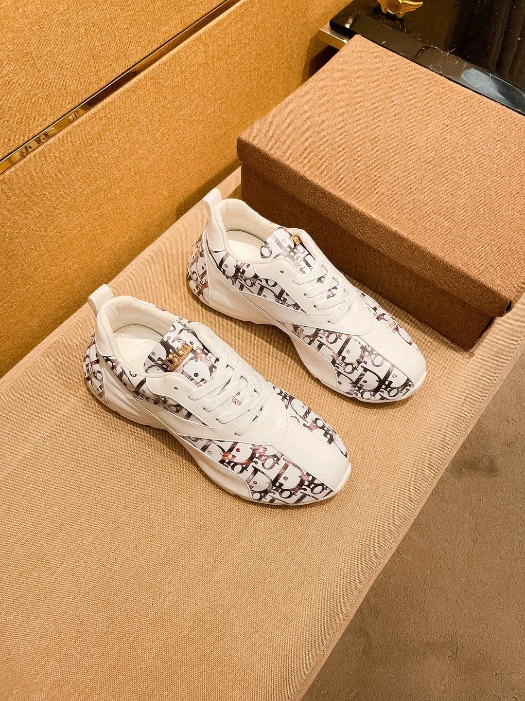 Men's shoes 💰 480💰【Dior】🔥Men's high-end brand of shoes official website 1:1 latest masterpiece: the upper is made of Italian imported first-layer cowhide with a comfortable and breathable lining➕original non-slip and wear-resistant outsole🔥, making walking more convenient and comfortable! An exclusive new model, a stunning work, a beautiful 1:1 replica [color] compared to the official quality! Create a fashionable personality to set off your uniqueness! A must-have for trendy men! Classic🔥Size: 38-44 Color: 🔥 1 color available🔥